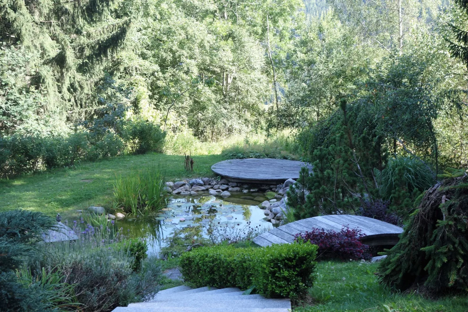 Chalet Caprea-Gardens summer