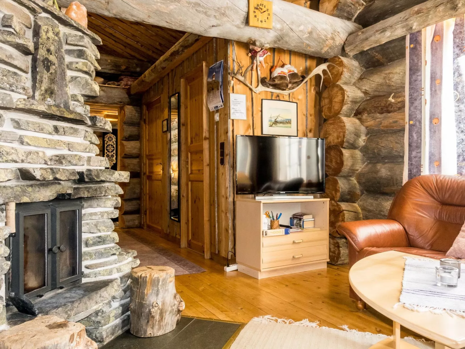 Luostonseita 1-Drinnen