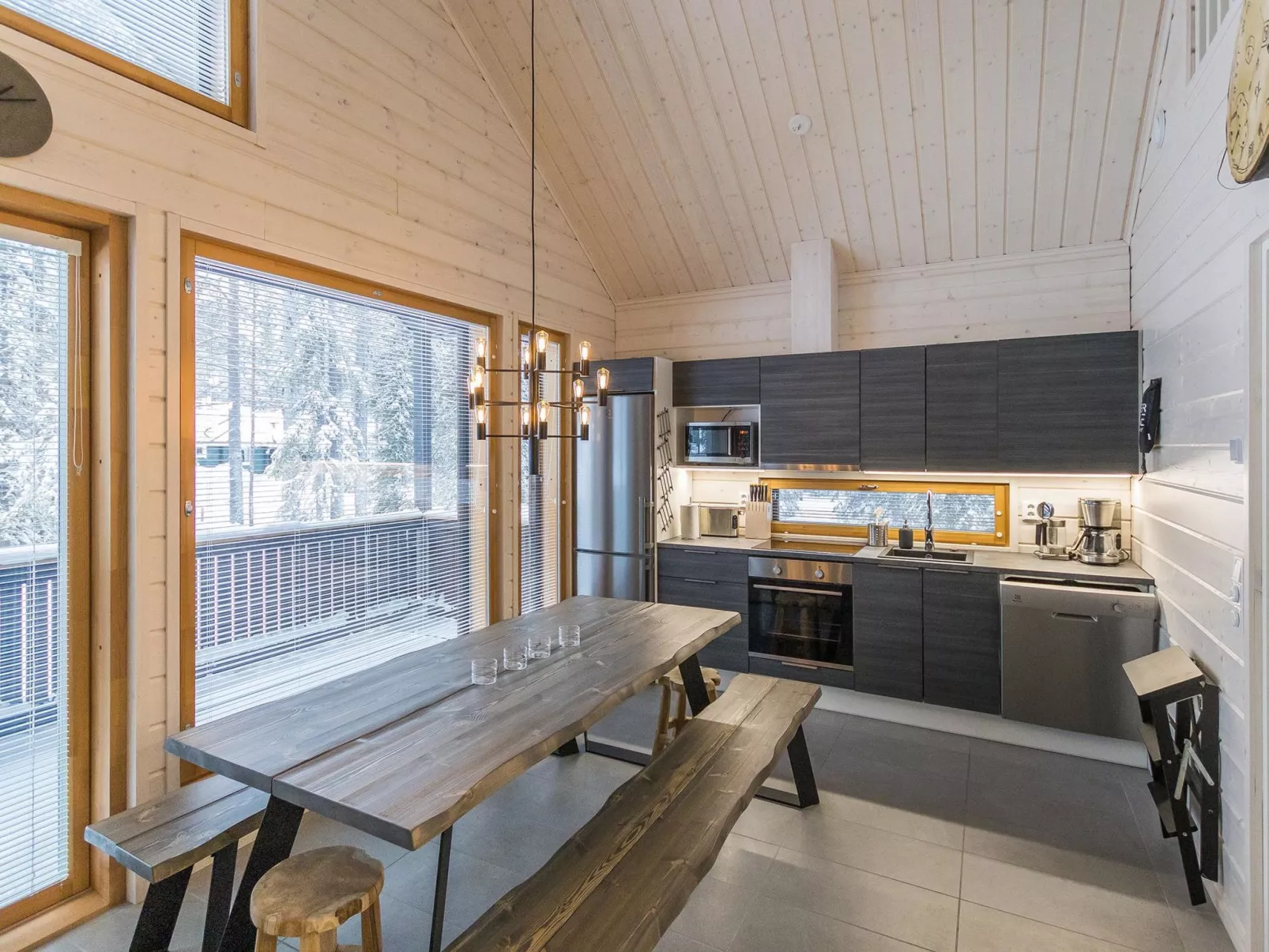 Kuuraparta a-Drinnen