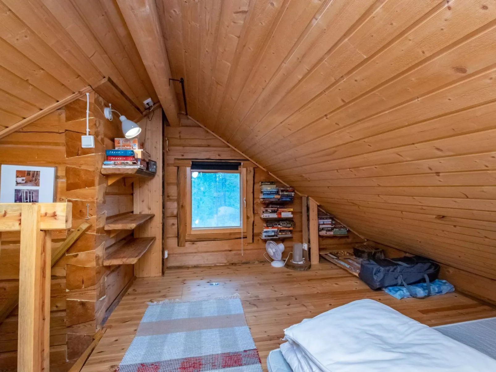 Pyhäpaikka 2-Dedans