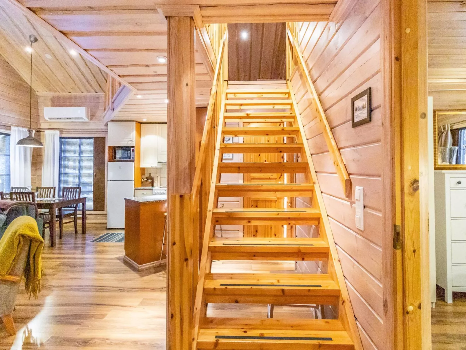 Pyhänkarhu 1-Drinnen