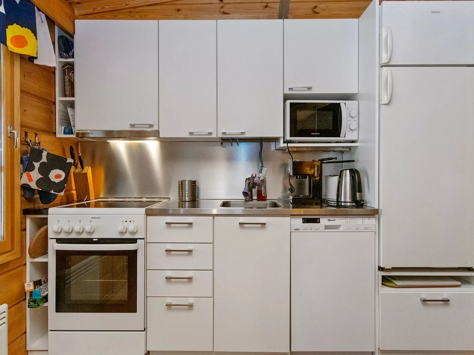 Metsänpirtti 1-Drinnen