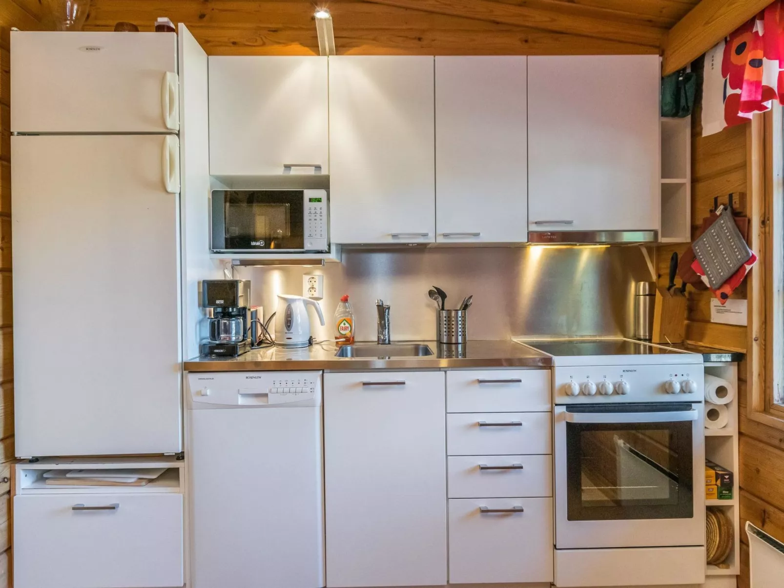 Metsänpirtti 2-Inside