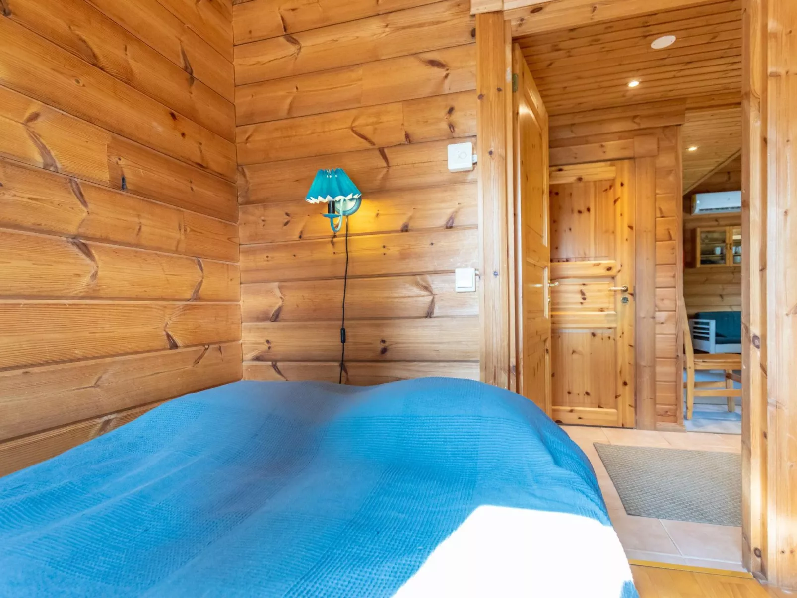 Ressipysäkki 2-Inside