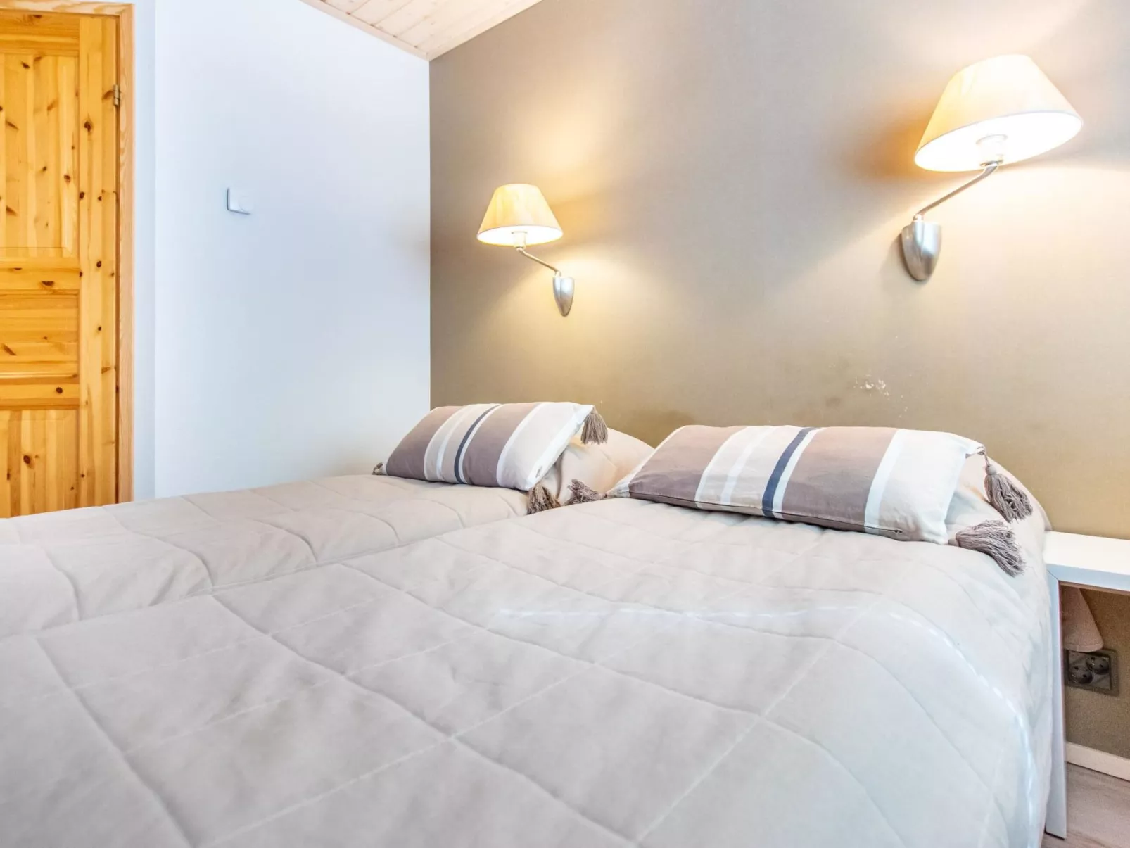 Nilikuru e 12-Inside