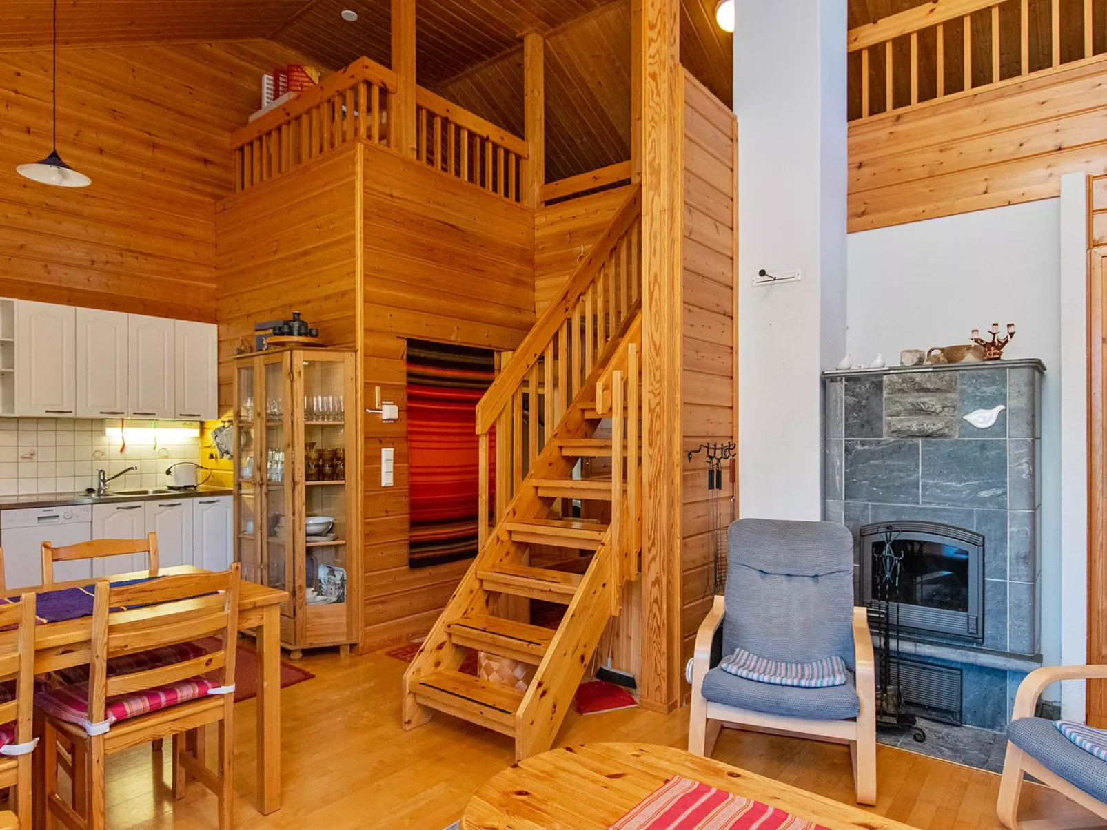 Kuksatie 7 a-Drinnen