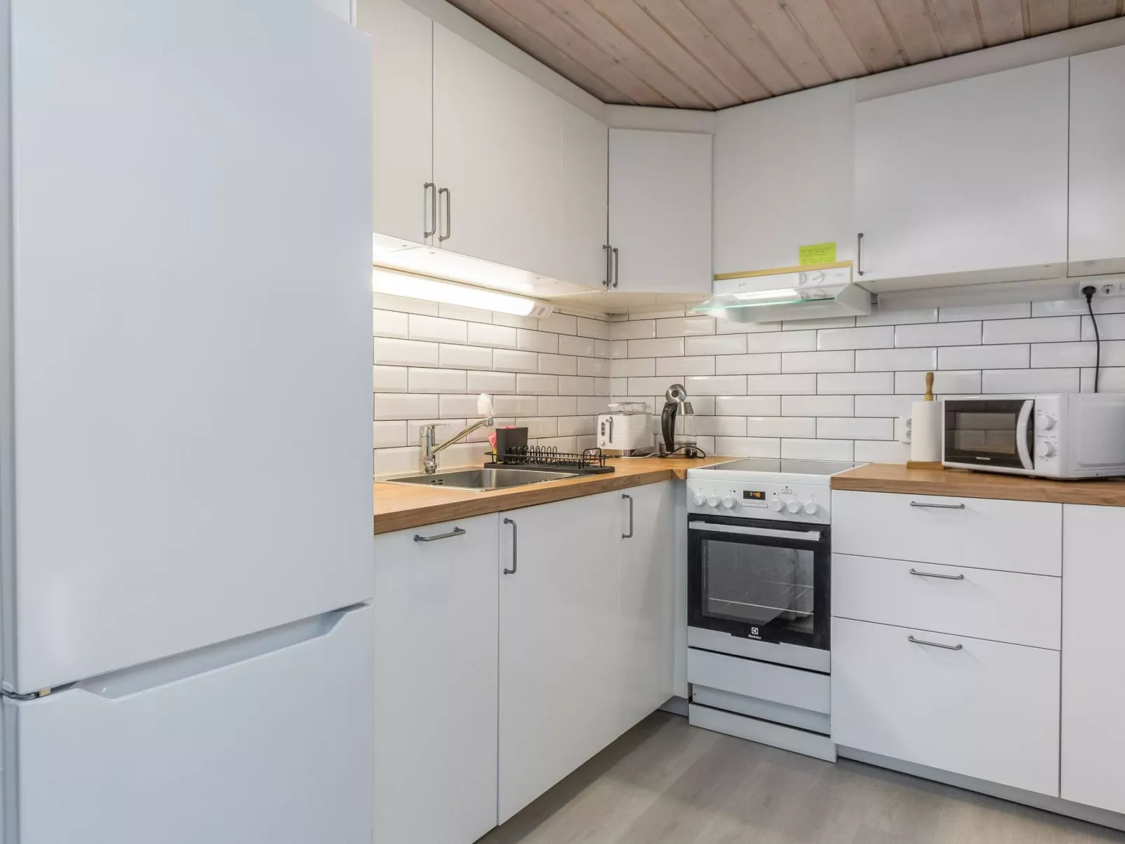 Saarihely a1-Drinnen