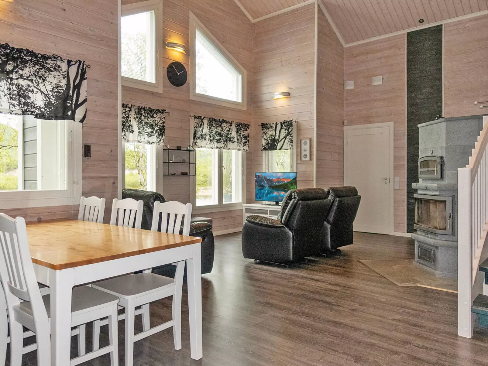 Mökki tenolla-Drinnen