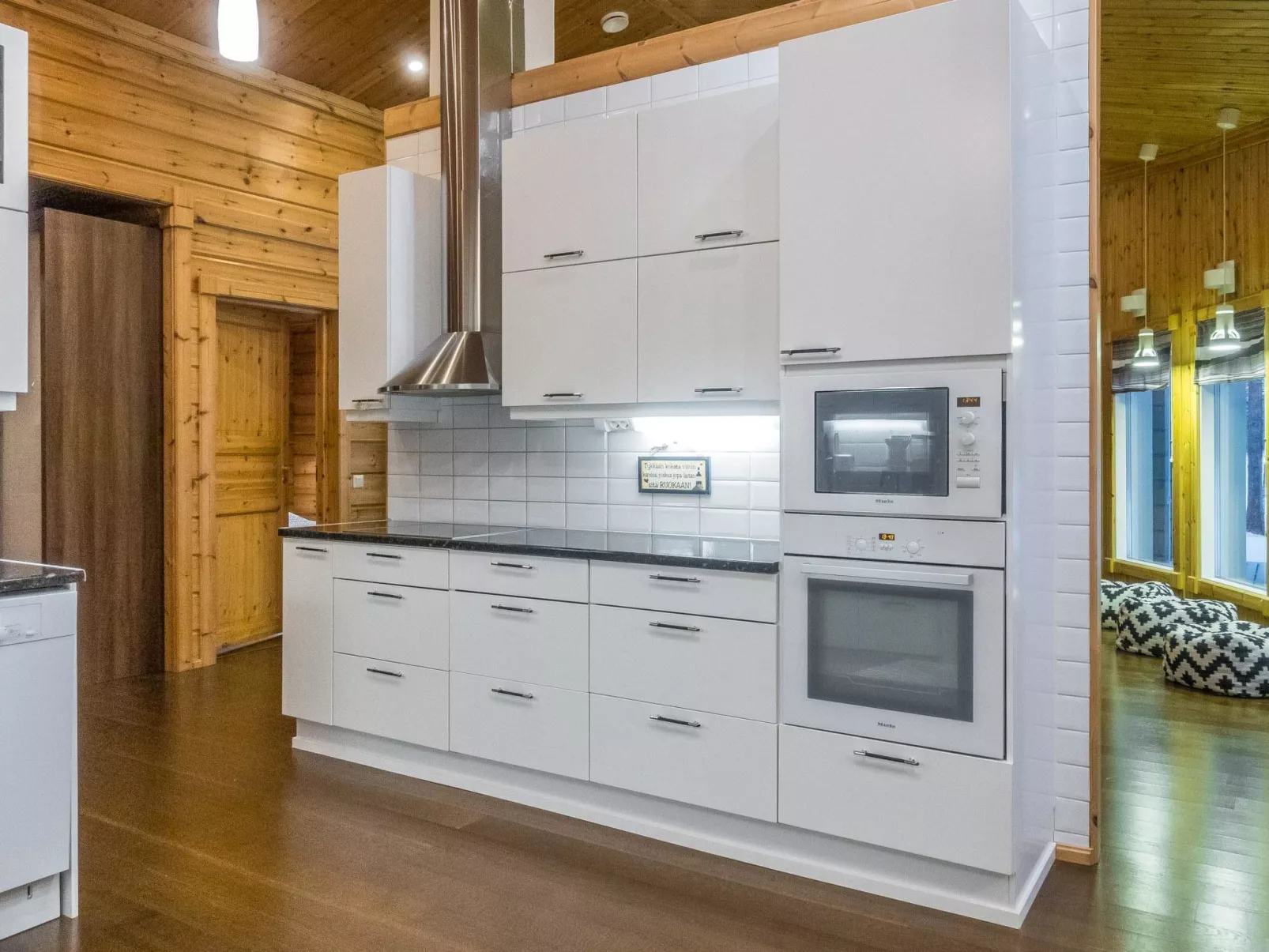 Vaahtissuvanto-Inside