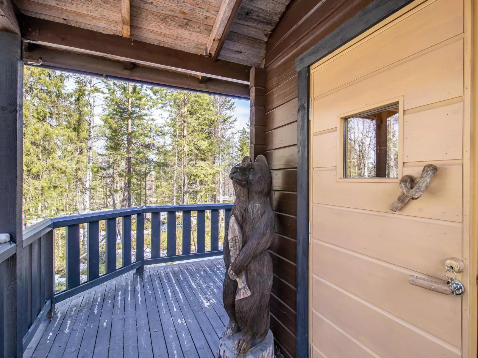 Pyhä pikkukarhu-Inside