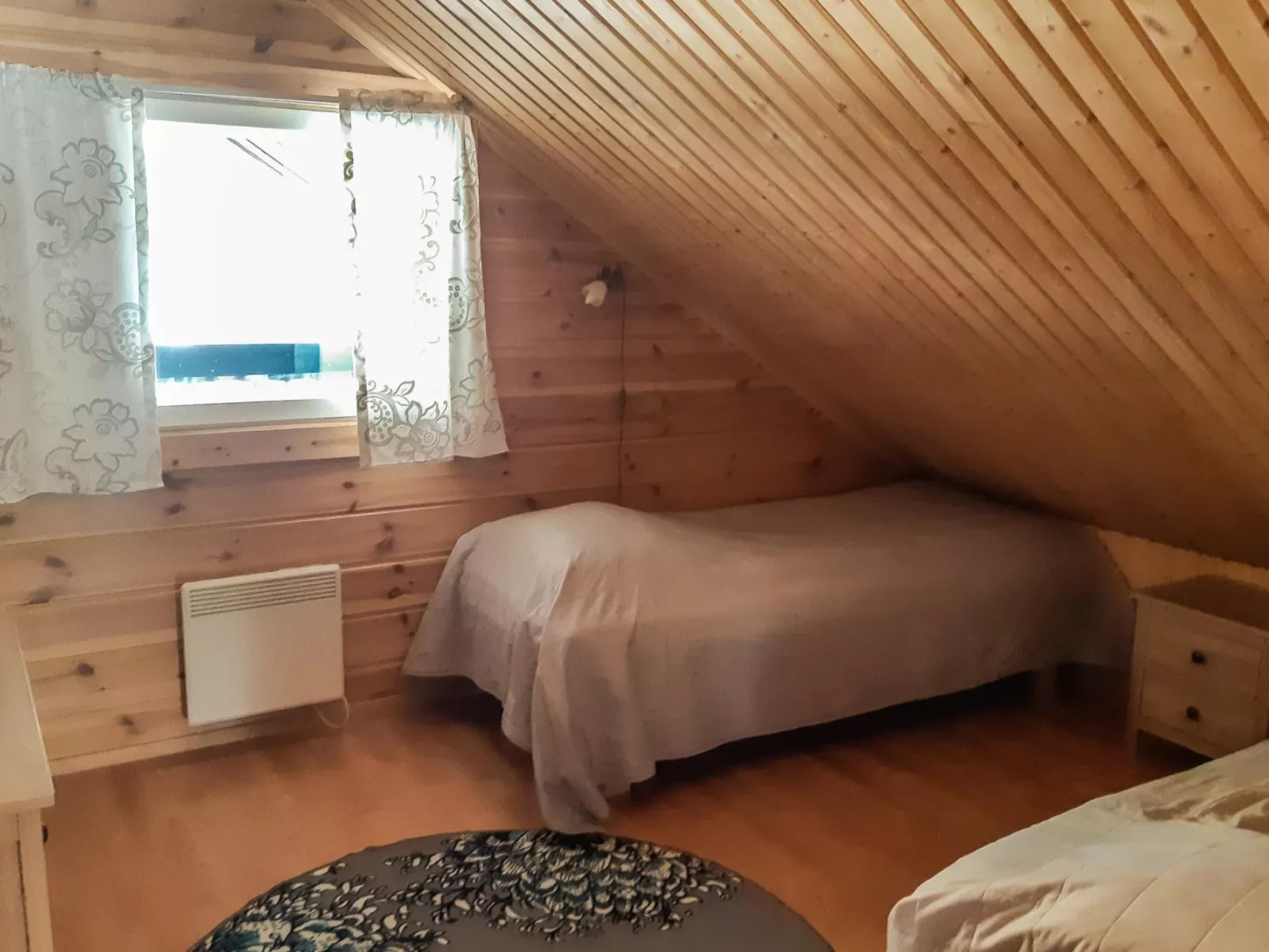 Antin mökki-Drinnen