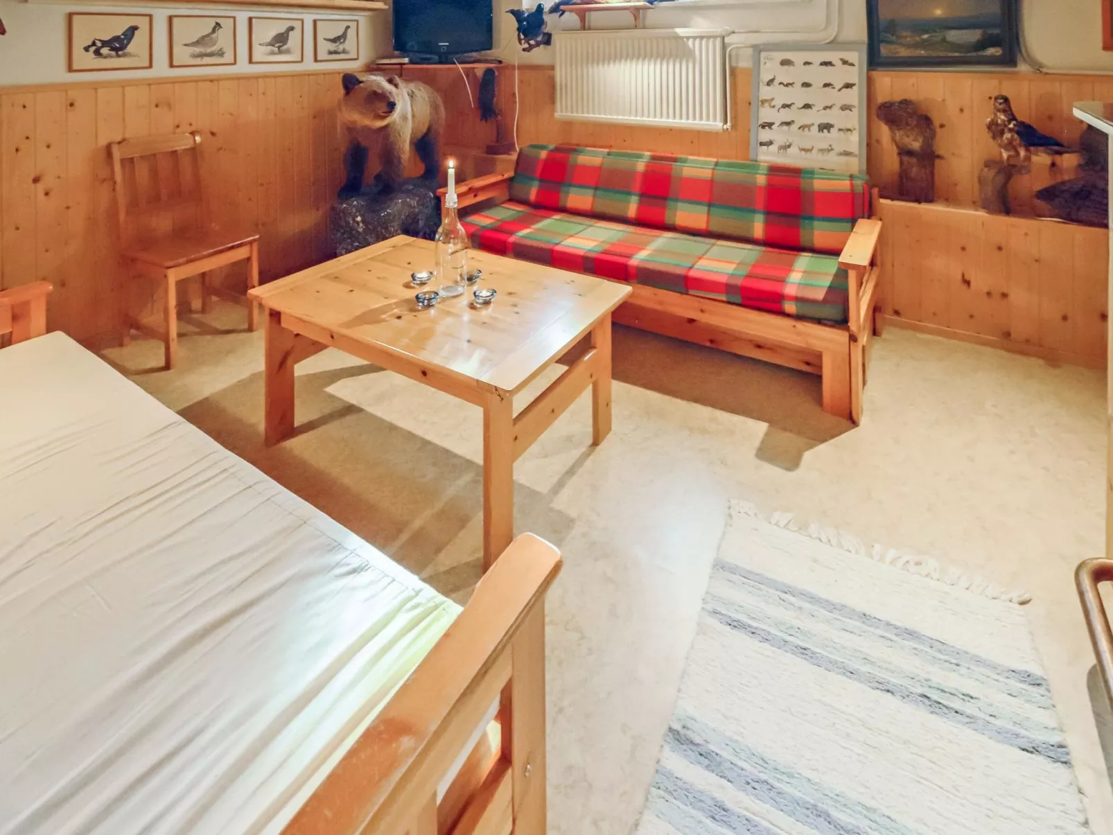 Lövgårdenin lohimaja-Inside