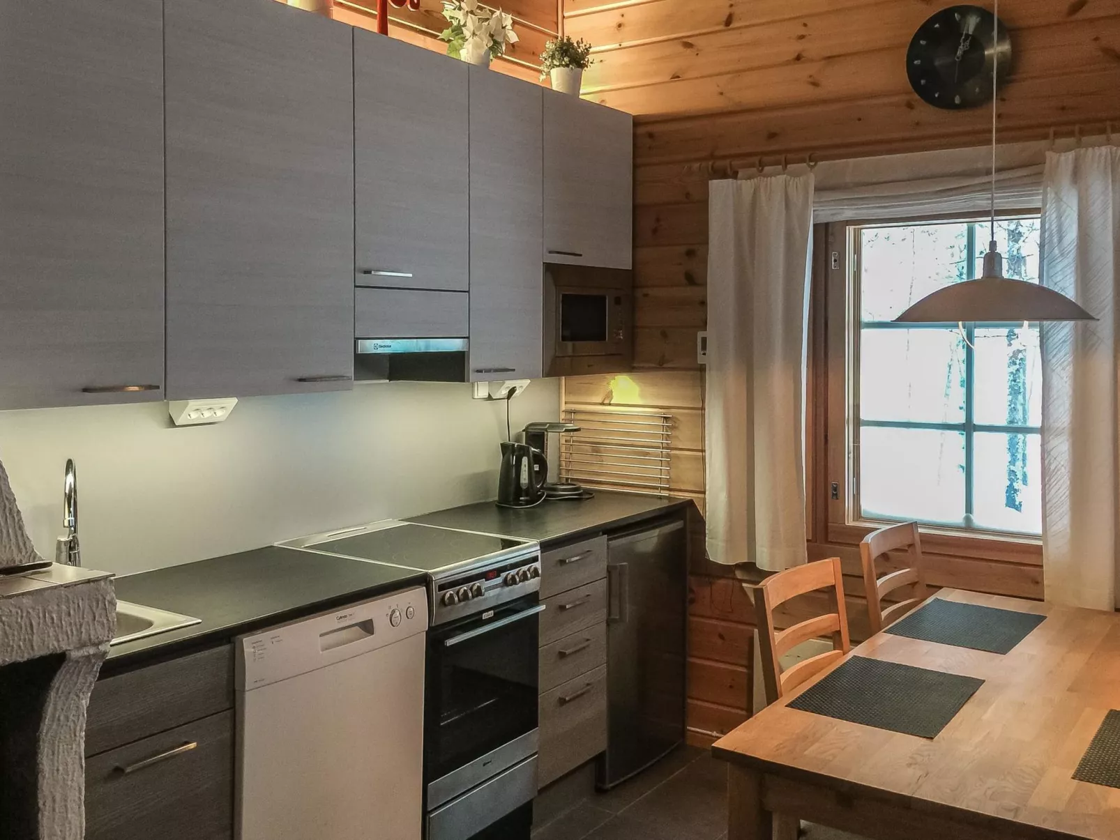 Lomaylläs b26 /palovaarankaarre 8 a-Dedans