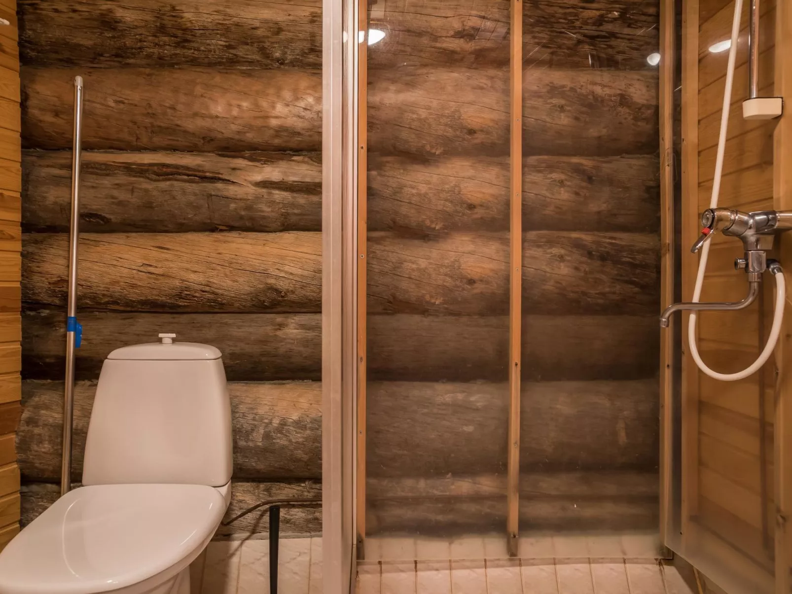 Ylläsparit as. 2-Drinnen