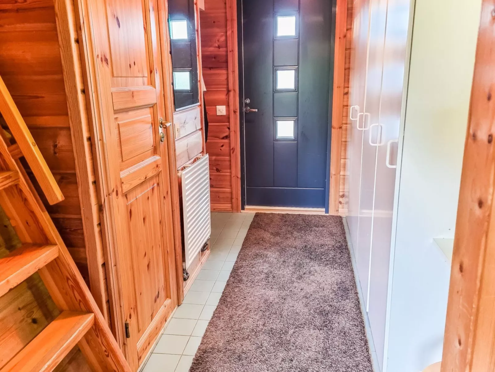 Lähikaltio 329-Inside