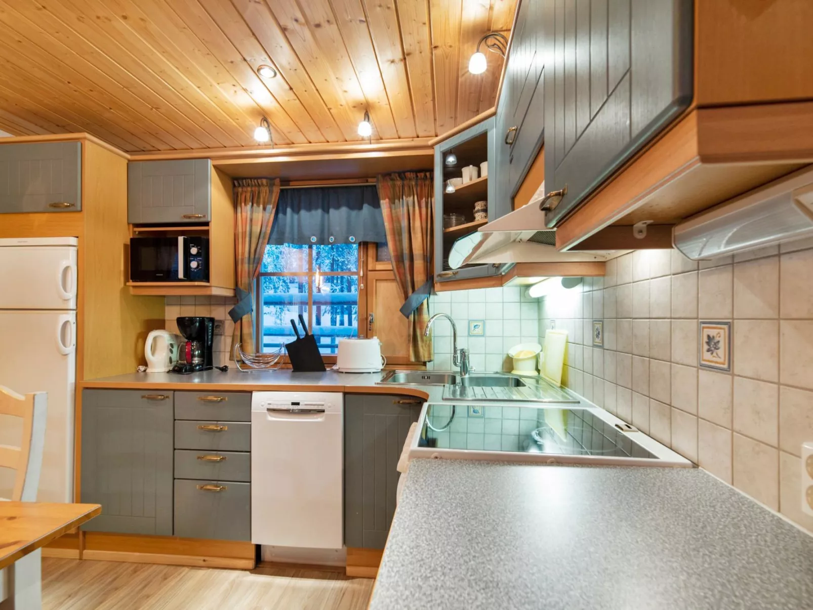 Ylläshuili 2-Drinnen