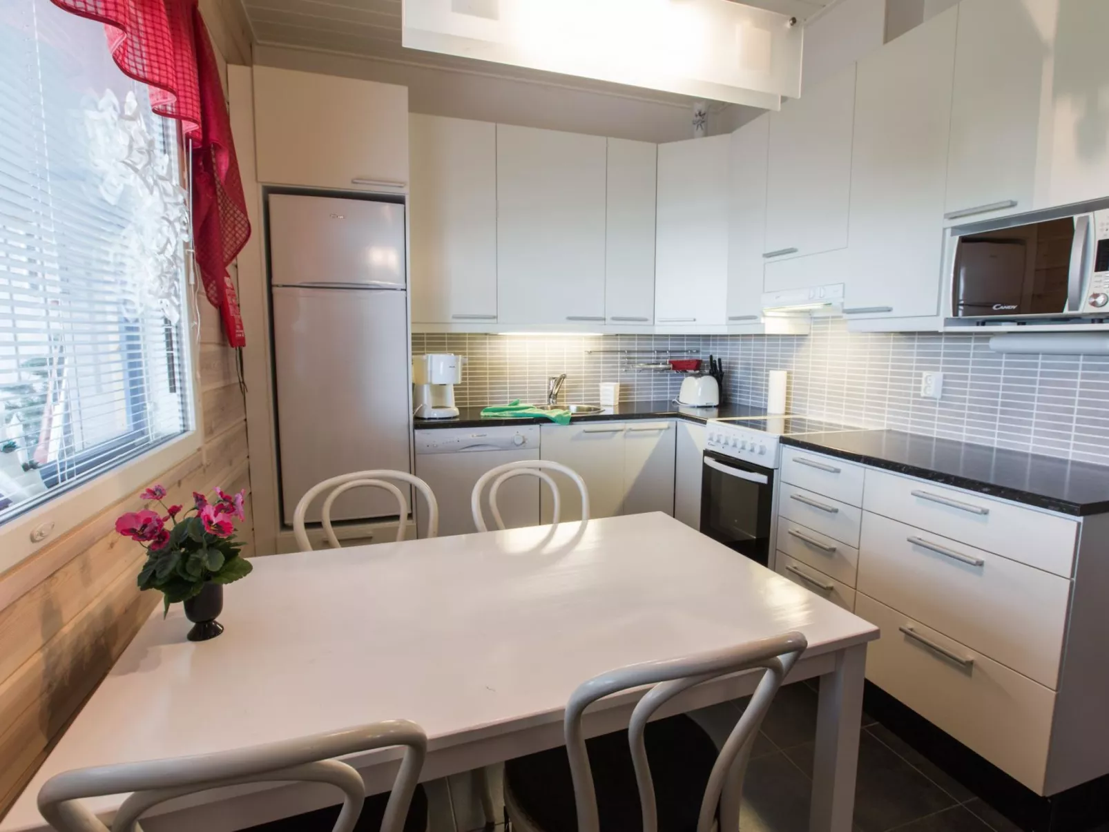 Hil-lak-ka 4-Drinnen