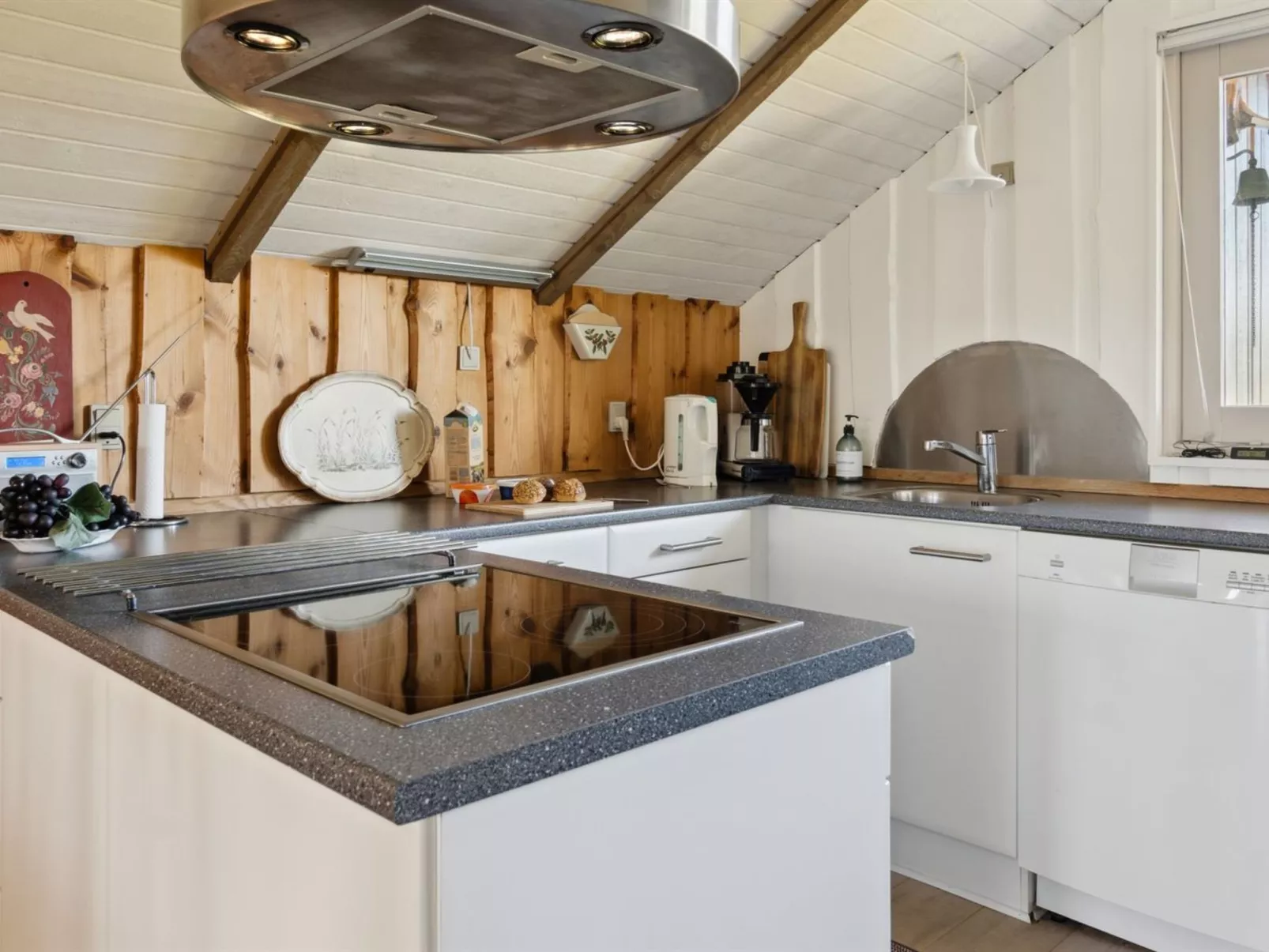 "Bernadine" - 400m from the sea-Inside