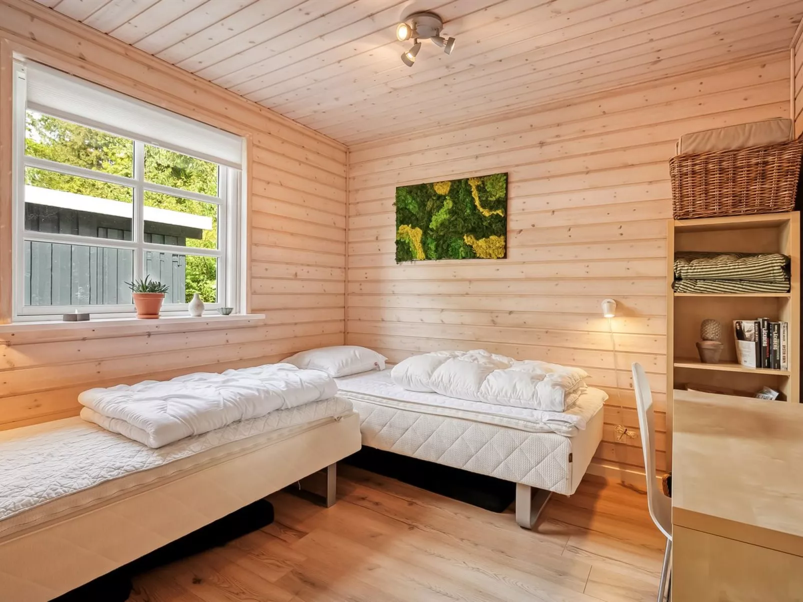 "Iorund" - 9km from the sea-Dedans