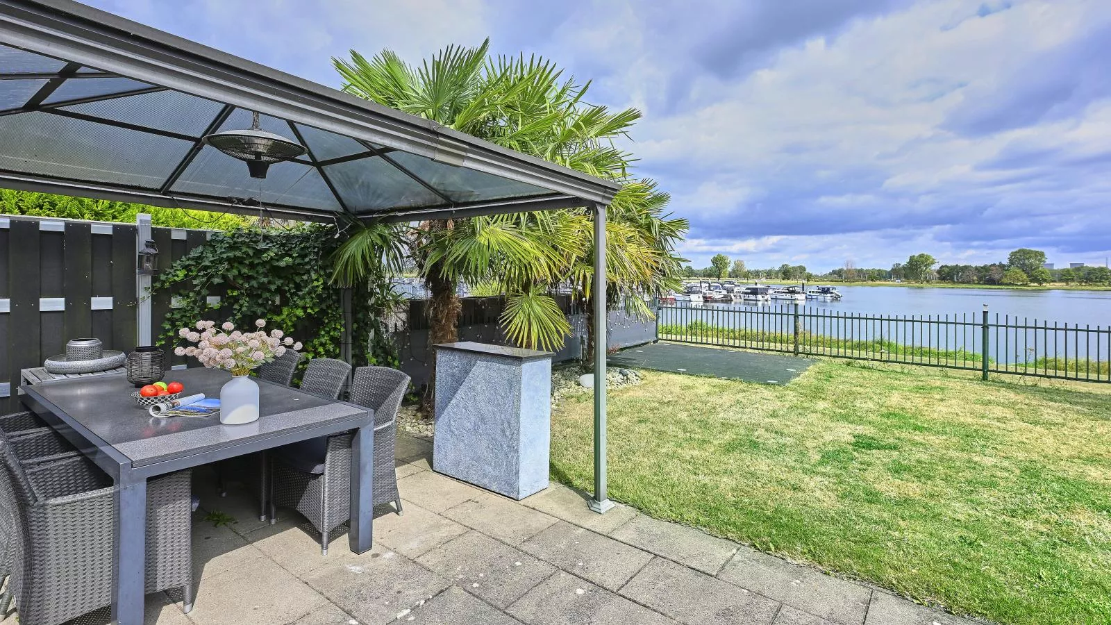 Maaszicht-Terrasse / balcon