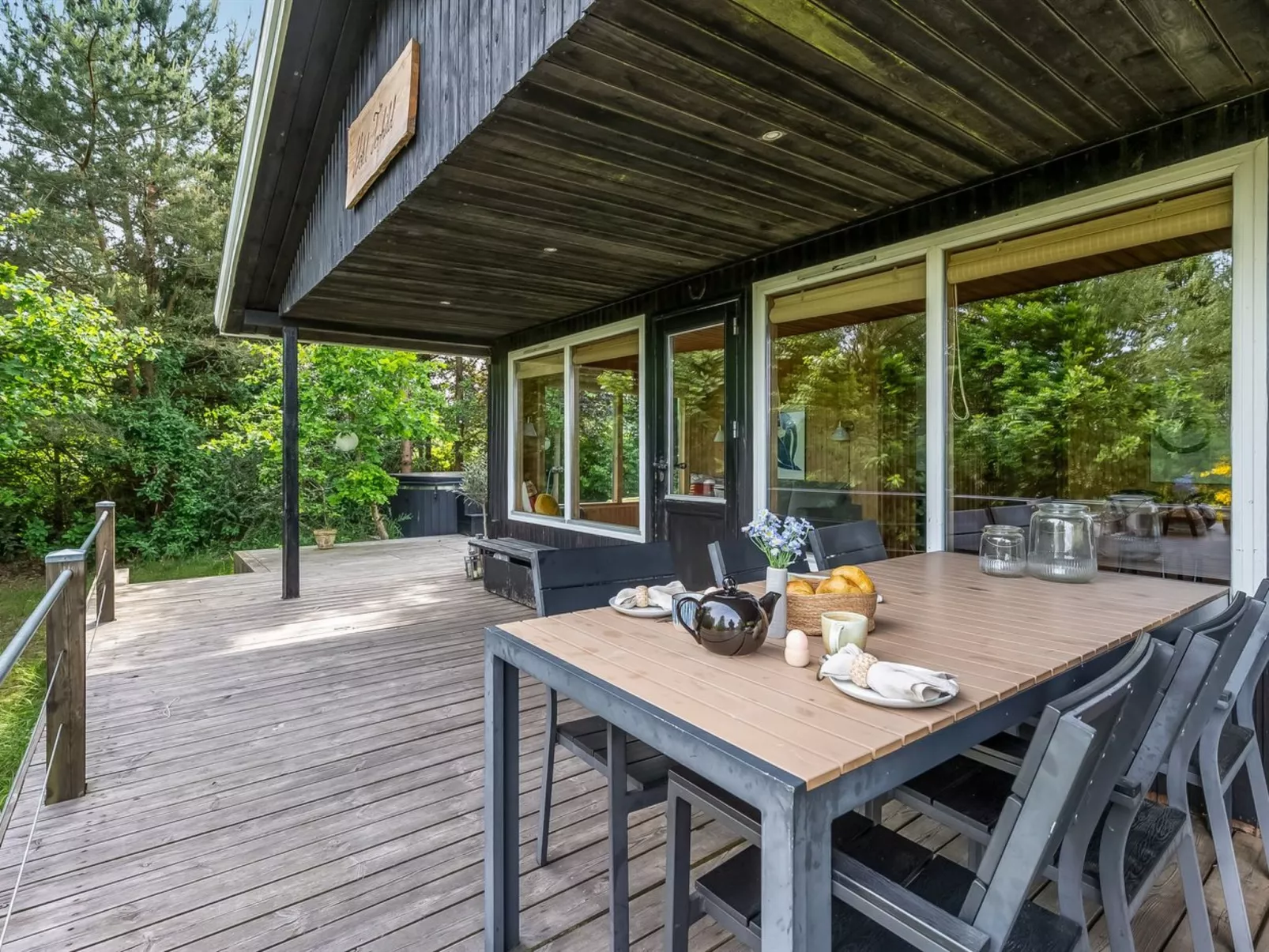 "Gunward" - 3km from the sea-Outside