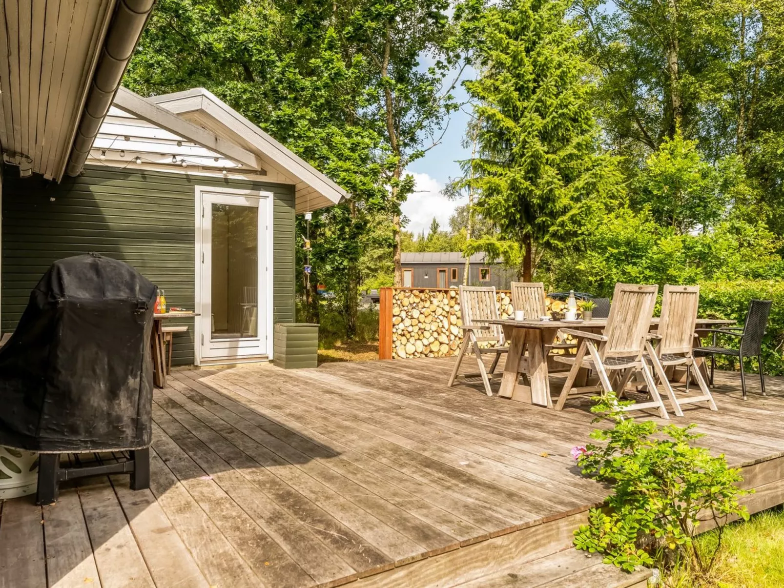 "Elisabete" - 200m to the fjord-Outside