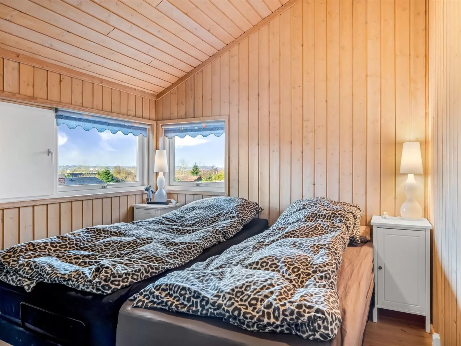 "Anline" - 600m to the fjord-Inside