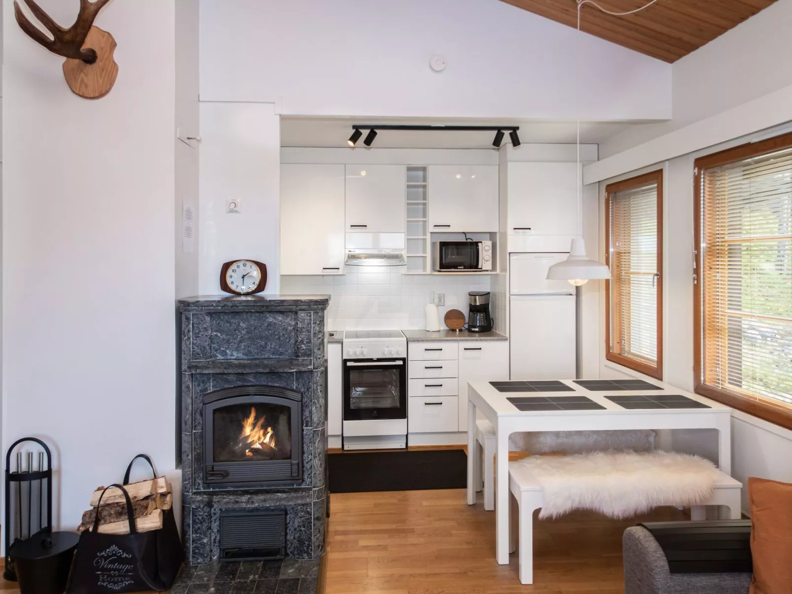 Karhunvartijan linna b16-Drinnen