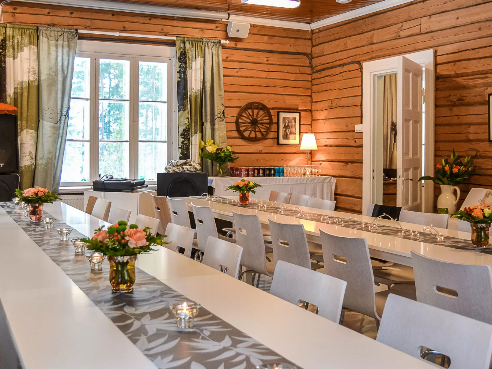 Päätalo, mökkilomat ja perhejuhlat-Dedans