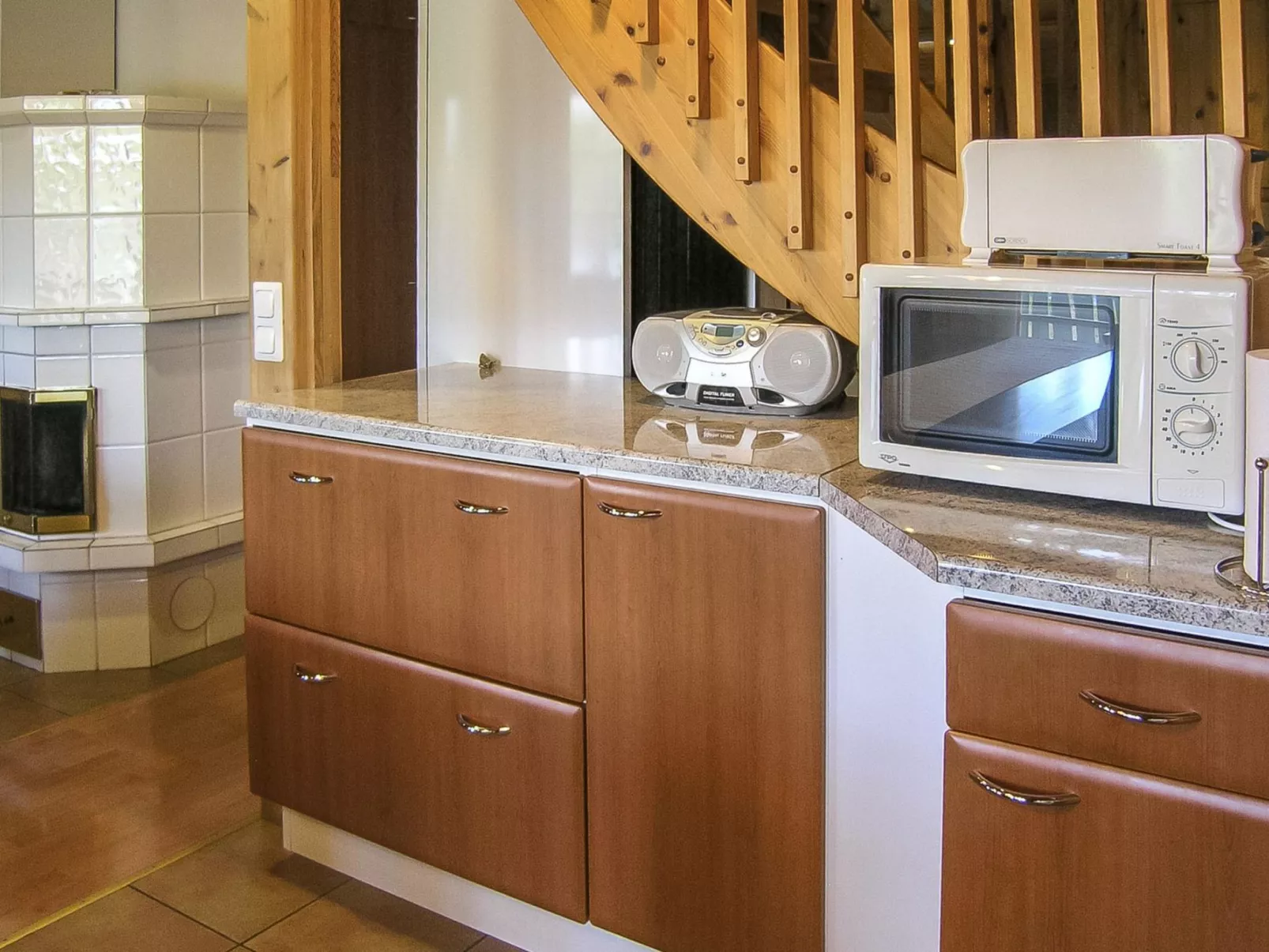 Yläneuvola niemi-Inside