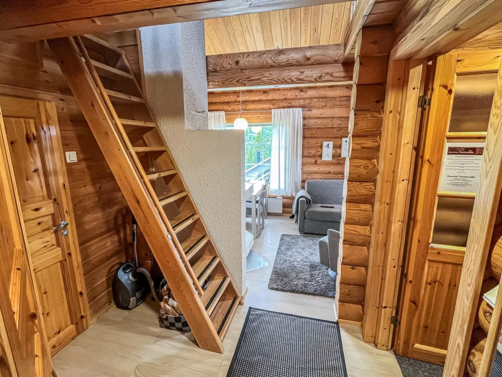 Vuosselinkulma 2-Dedans