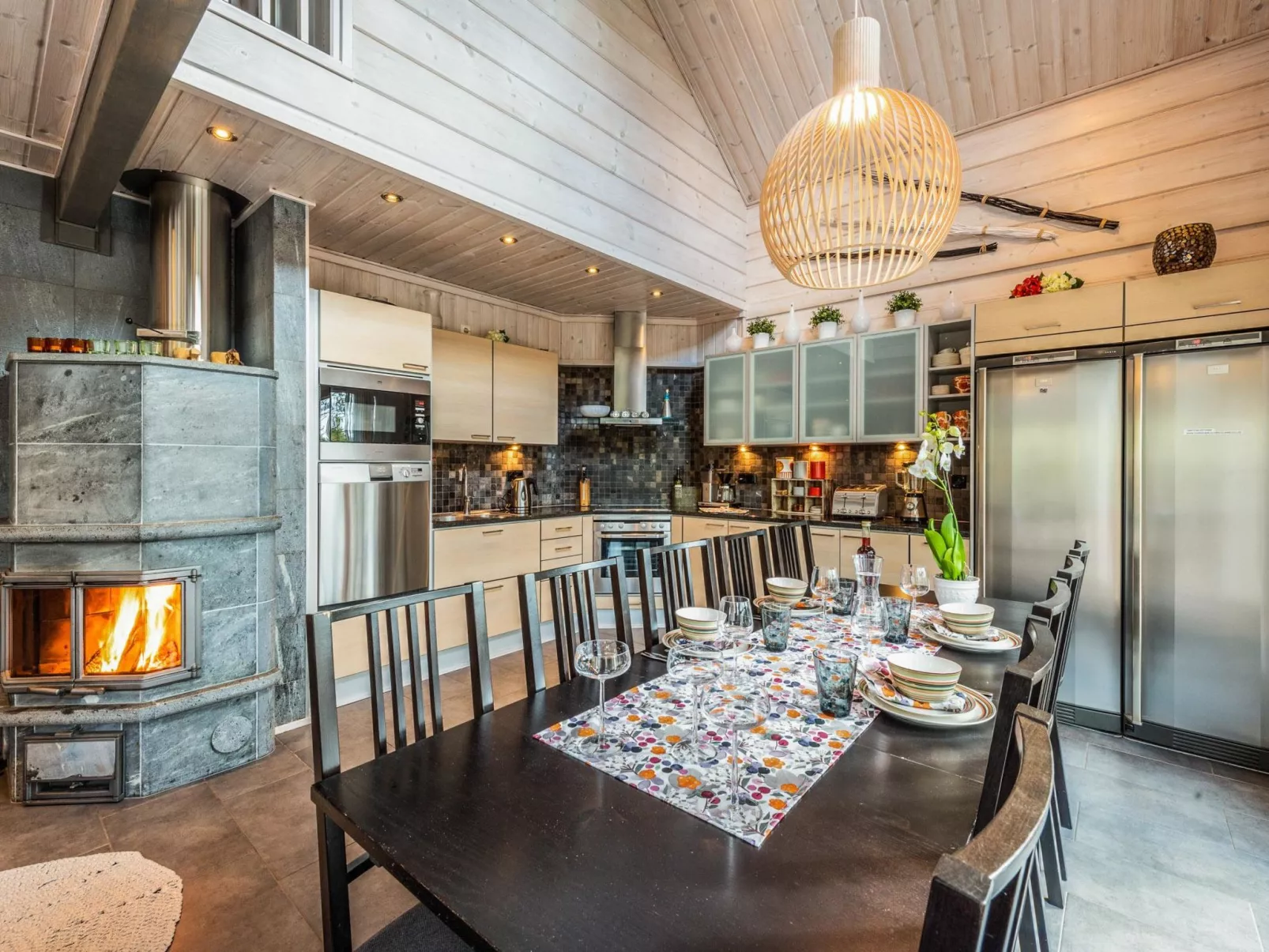 Lapinukonkäännös-Dedans