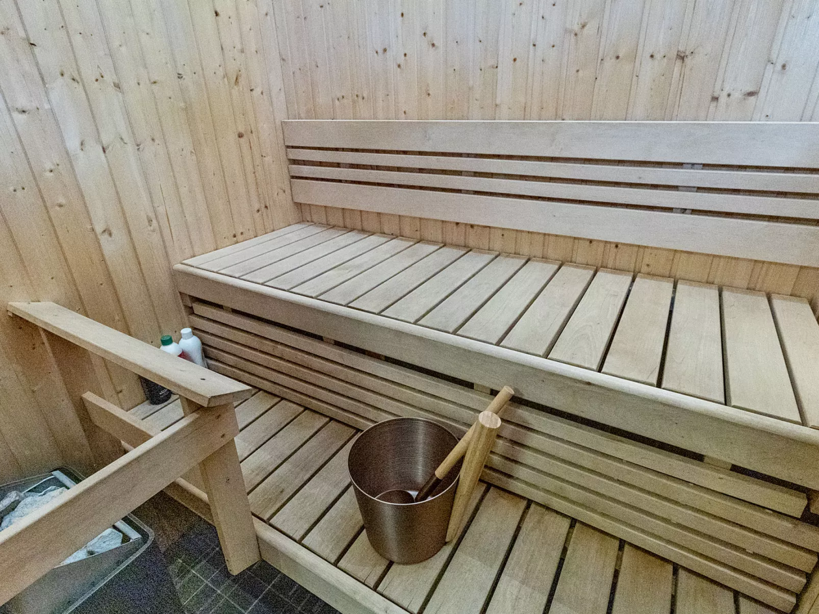 Karitahko a 3-Dedans