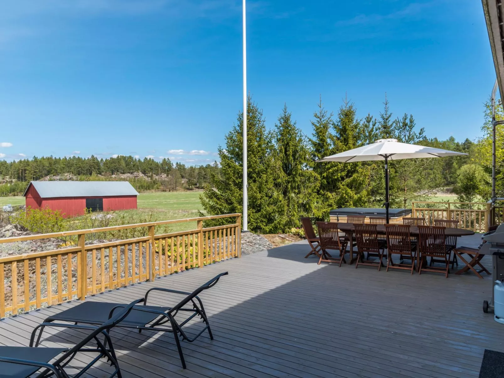 Villa pääsky-Drinnen