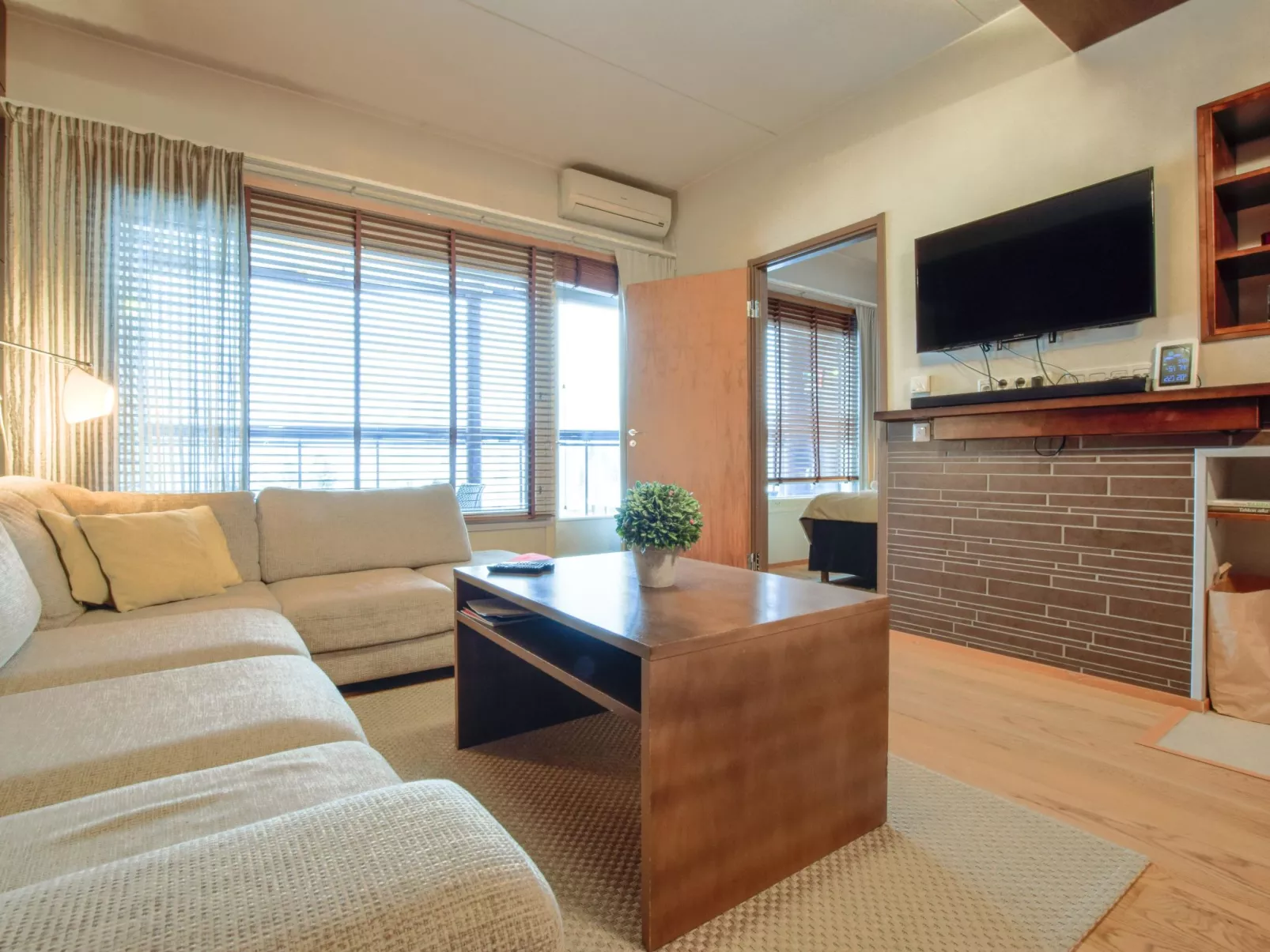 Tahko spa junior suite orange b6-Inside