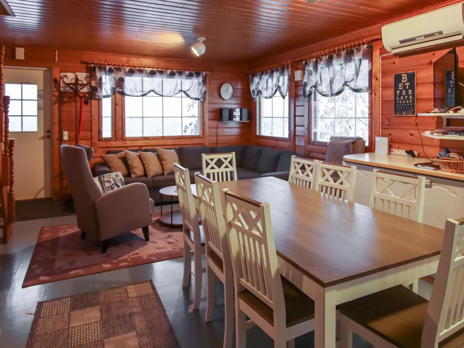 Aurinkoalppi 11a paritalon yläkerta-Dedans