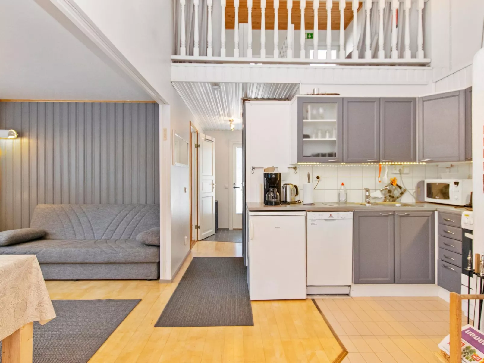 Hallantytär b3 paritalo-Inside