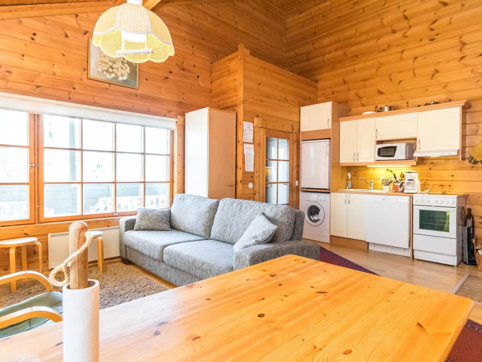 Ukkoloma b paritalo-Drinnen