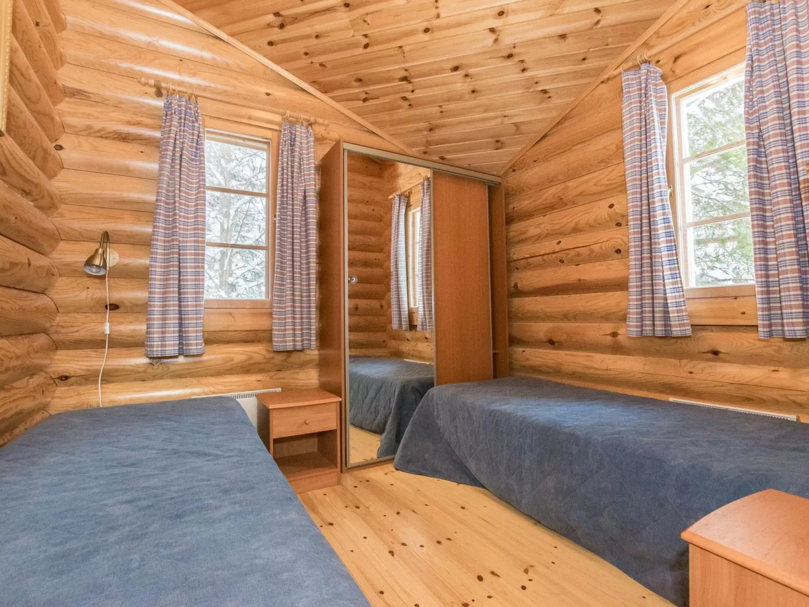 Aurinkoinen hirsimökki-Dedans