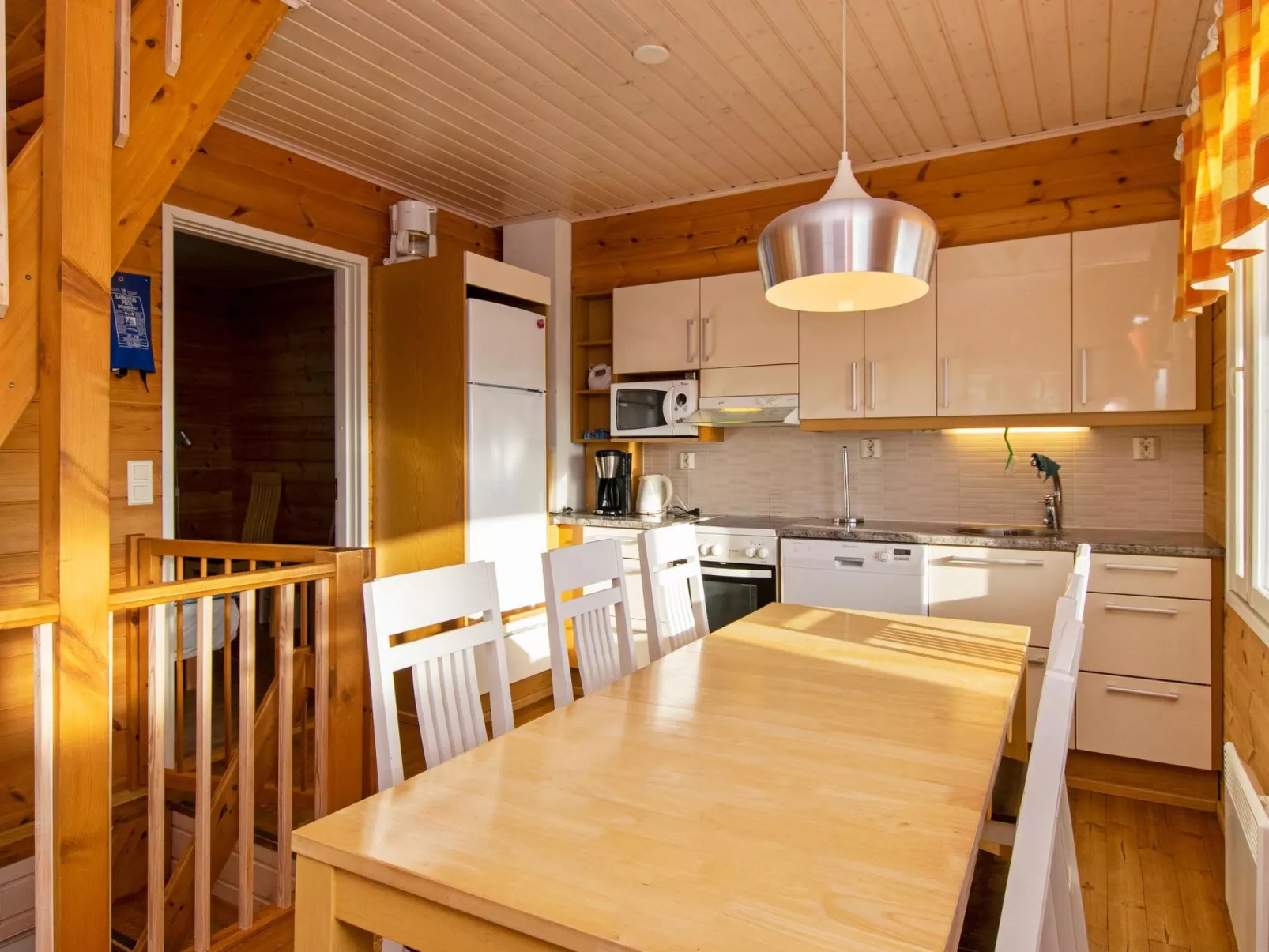 Hallan paroni a paritalo-Dedans