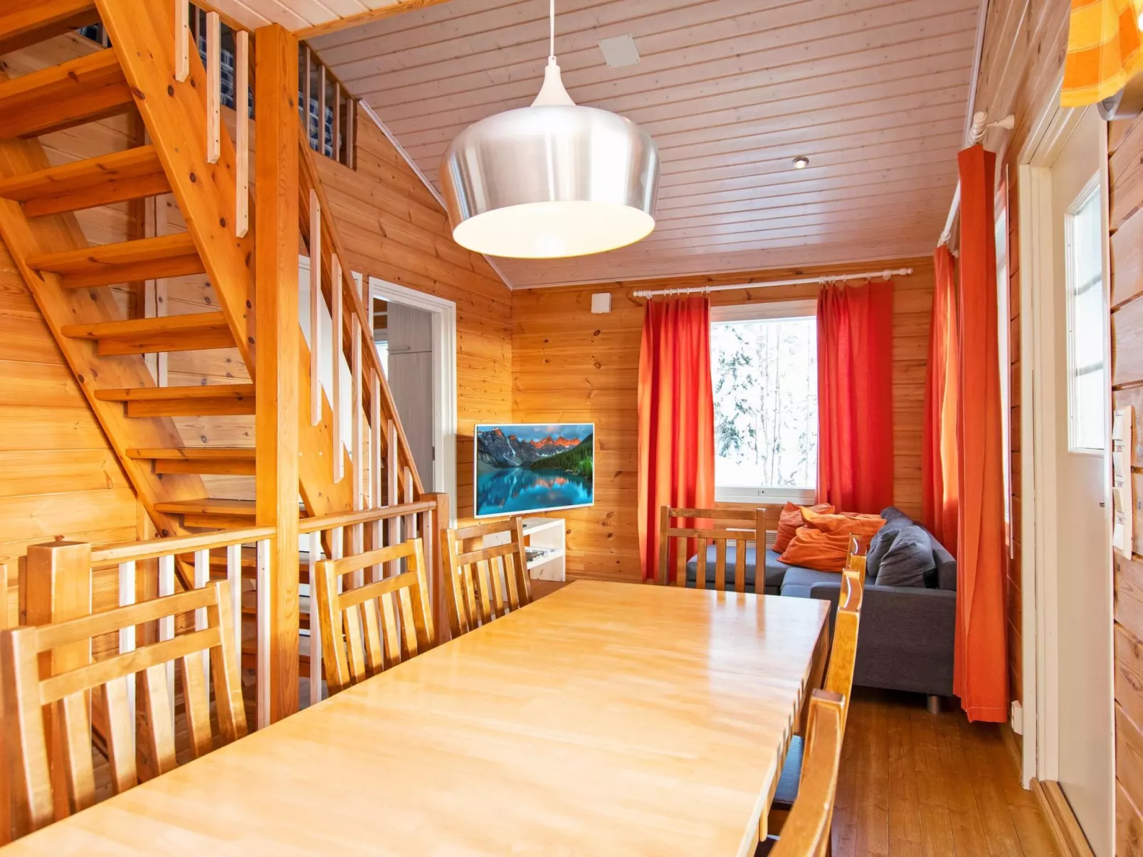 Hallan paroni b paritalo-Drinnen