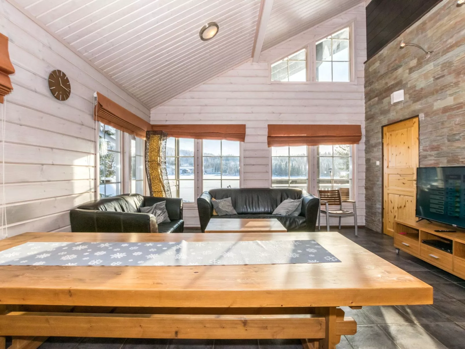 Aurinko-saaga 4 paritalo-Dedans