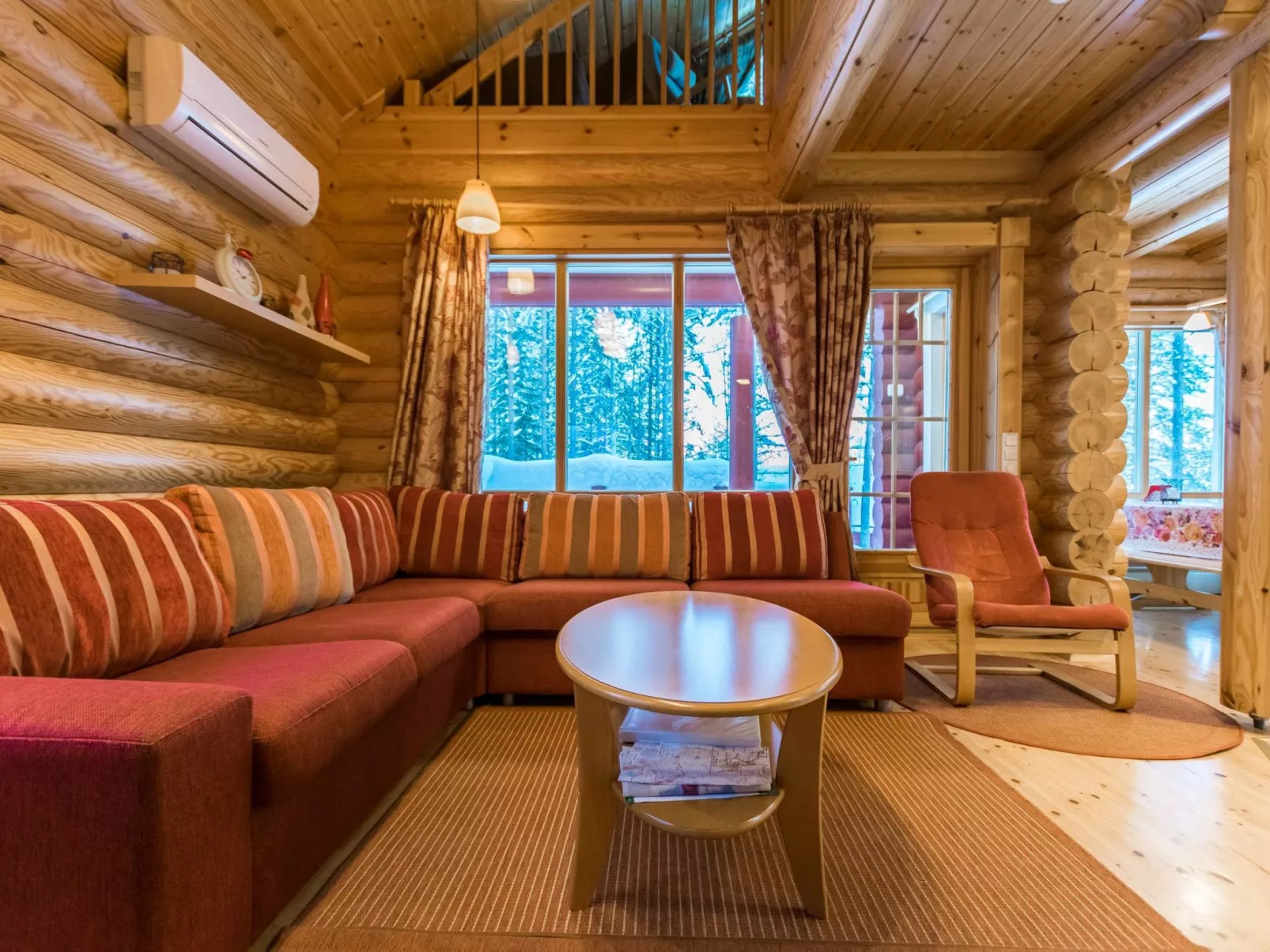 Sateenkaari mökki-Drinnen