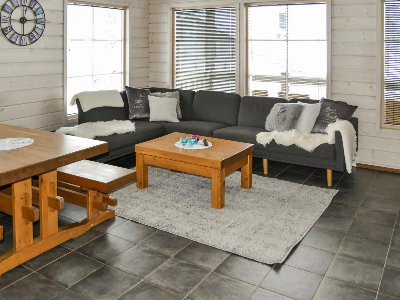 Aurinko-saaga 6 paritalo-Dedans