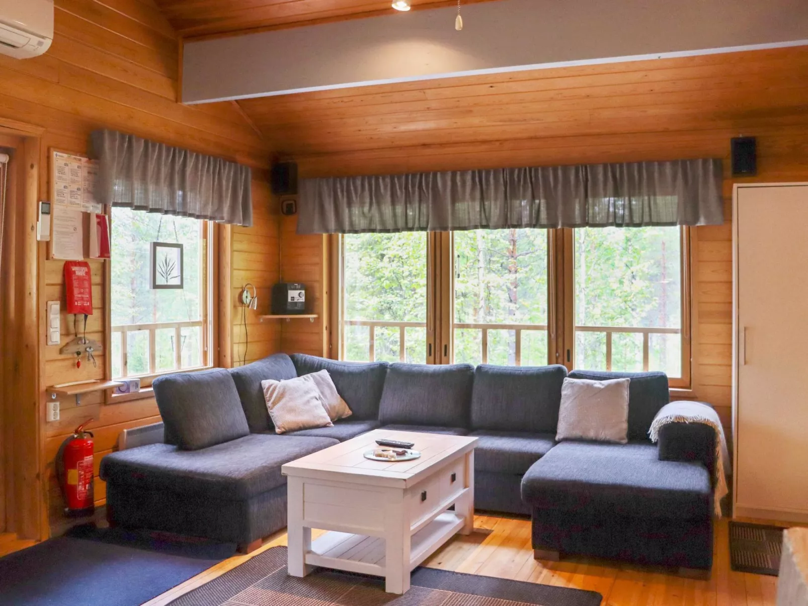 Hyryn herra mökki-Dedans