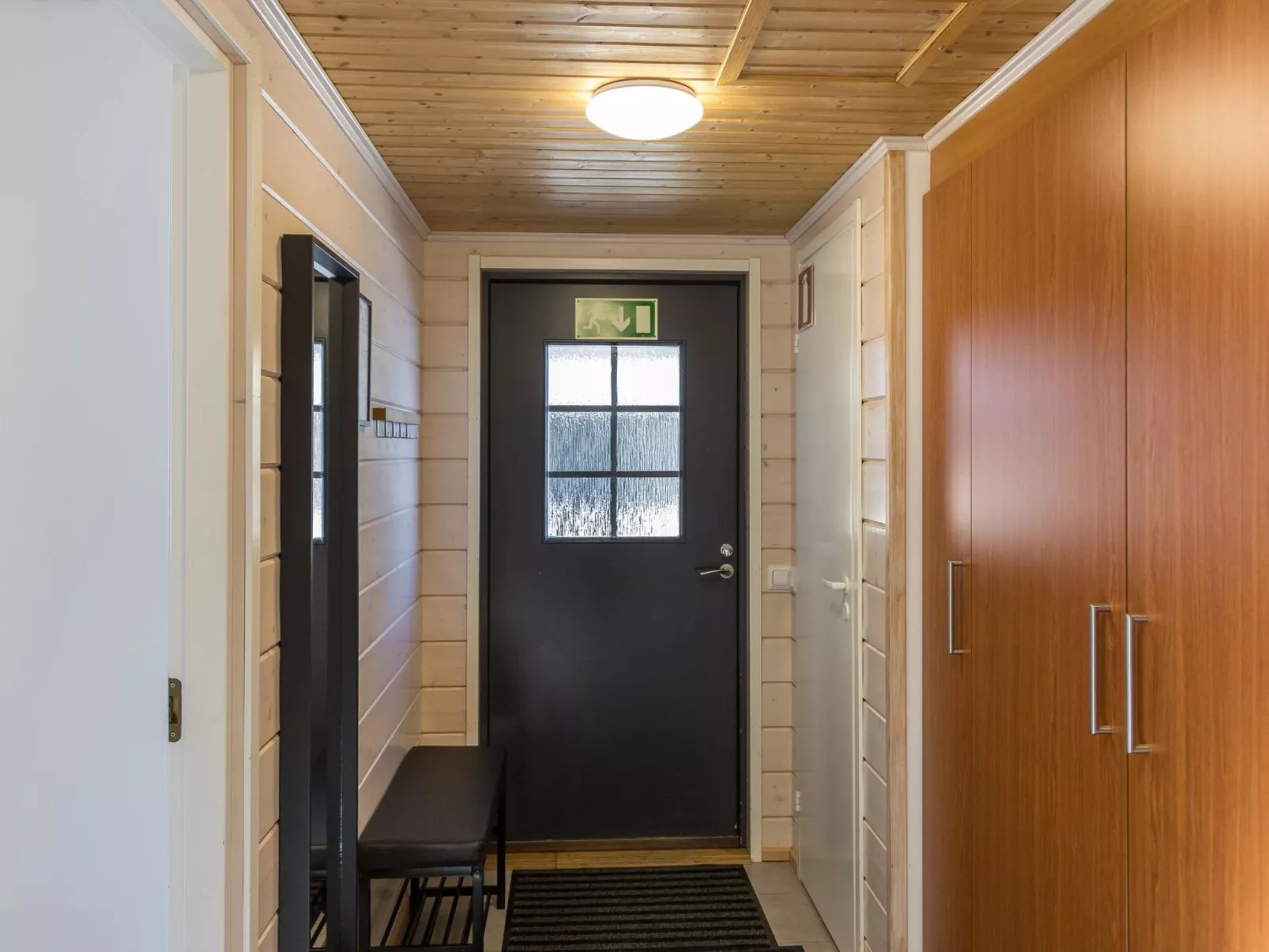 Hallan karhu b, paritalo-Inside