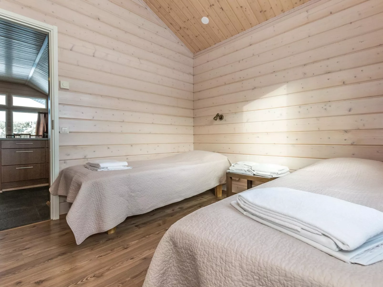 Hallan karhu c, paritalo-Dedans