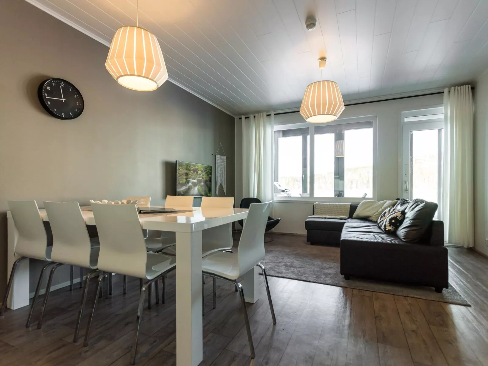 Sun&skivillas 5. (3mh)-Drinnen