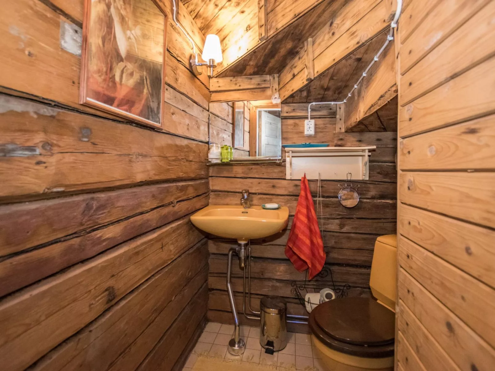 Piispasen torppa-Inside