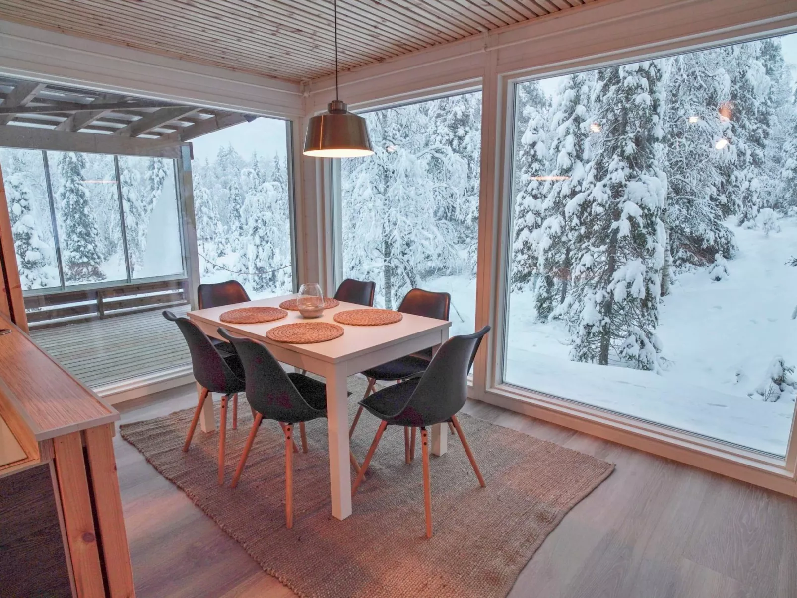 Iso-karpalo b-Dedans